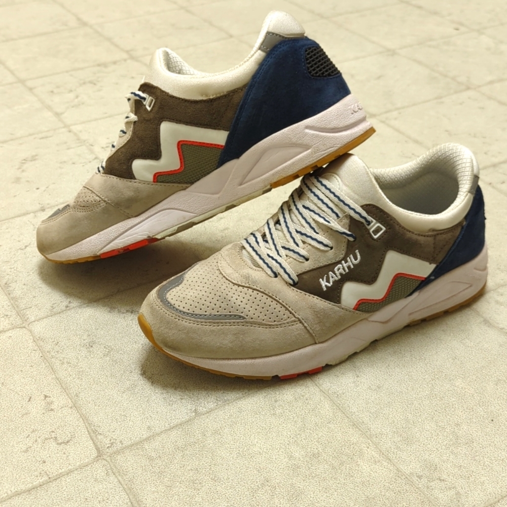 Men's size 9 Karhu Aria 95 Rainy Day/Bright White